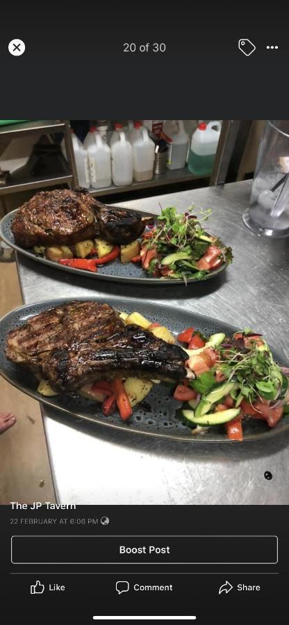 Отель Rochester Tavern Экстерьер фото